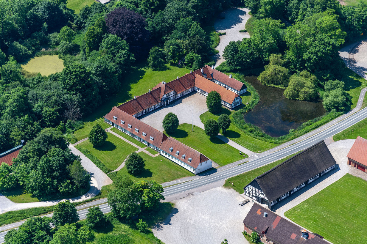 Kalø Hovedgård, Grenåvej 14, 8410 Rønde