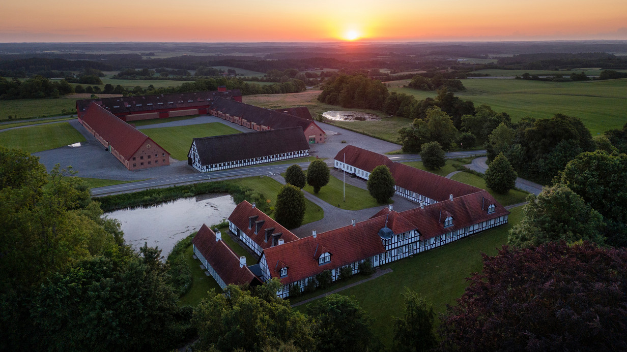 Kalø Hovedgård, Grenåvej 14, 8410 Rønde