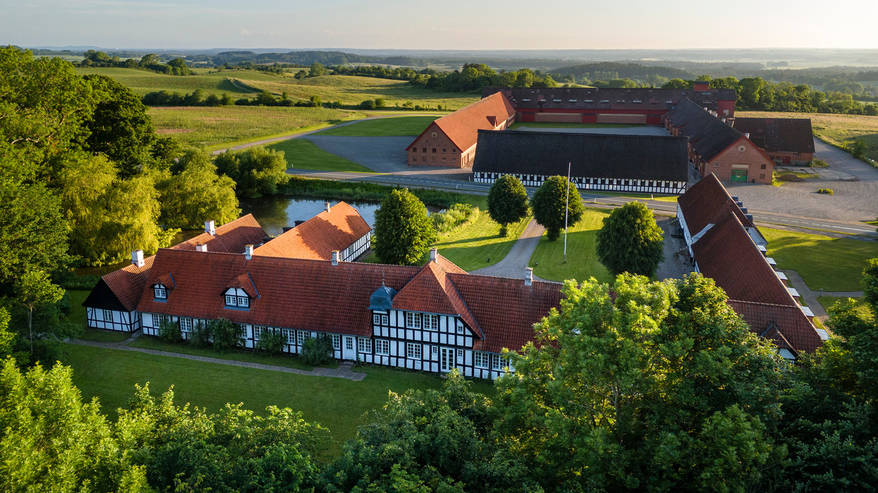 Kalø Hovedgård, Grenåvej 14, 8410 Rønde